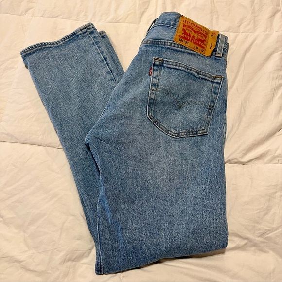 Levi's Blue Relaxed Jeans with Distressed Details - Picture 6 of 6